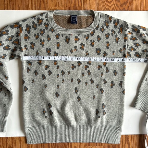 NEW! GAP leopard print sweater - Picture 2 of 7